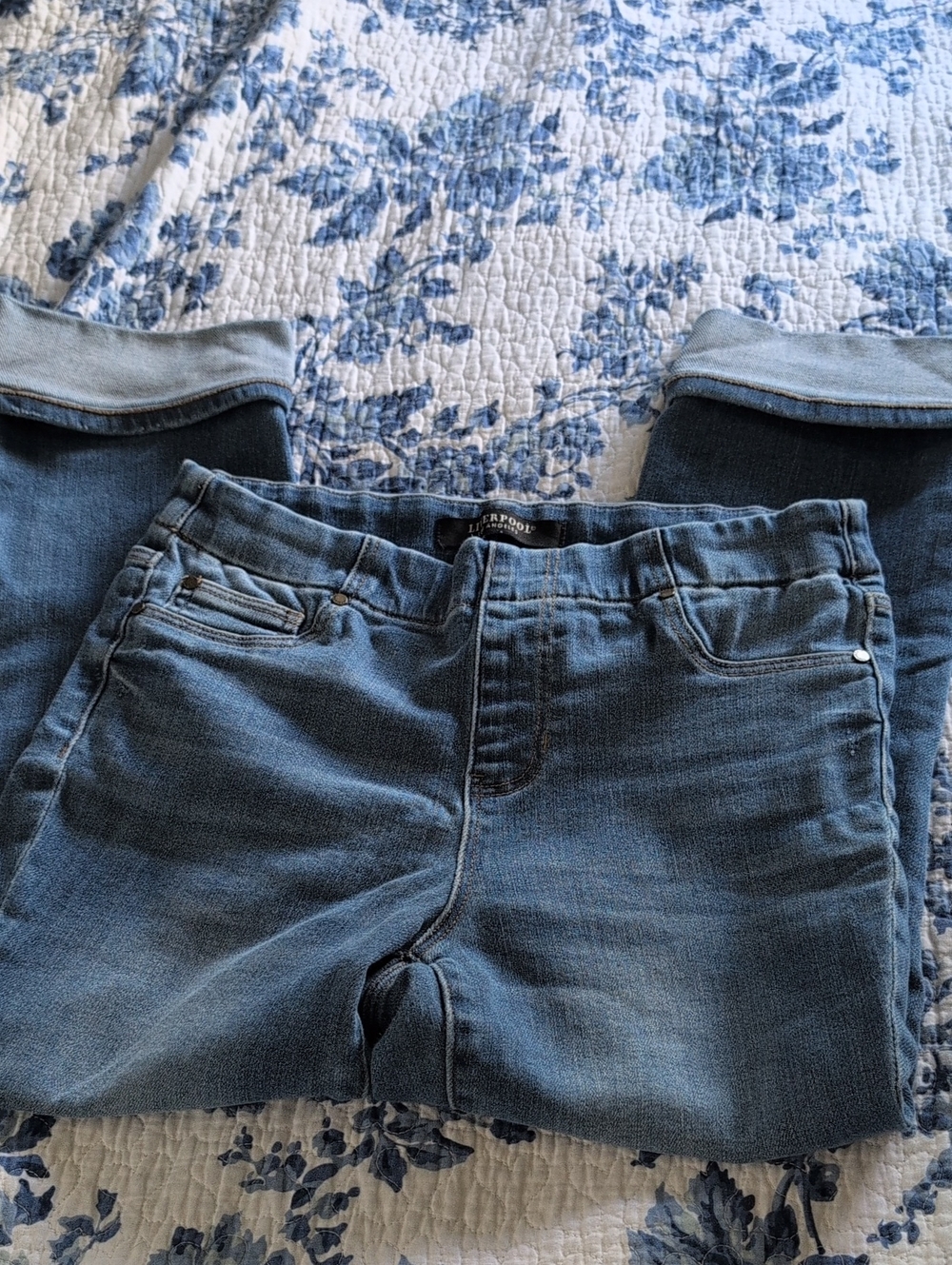 Liverpool Los Angeles Blue Jean Capris 4/27 Stretch Elastic Waist Cuffs